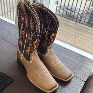 Women's Embroidered Western Boots